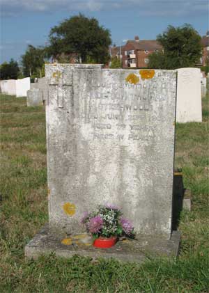 Steerwood-grave-1-web.jpg